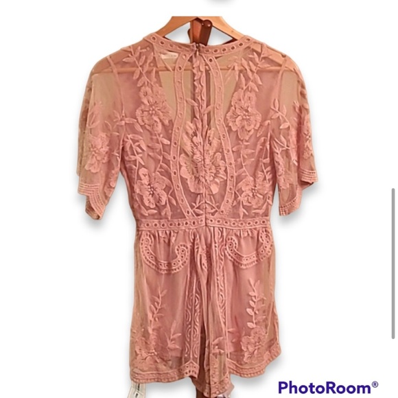 Honey Punch NWT Blush Pink Plunging Neckline Romper - Picture 2 of 2